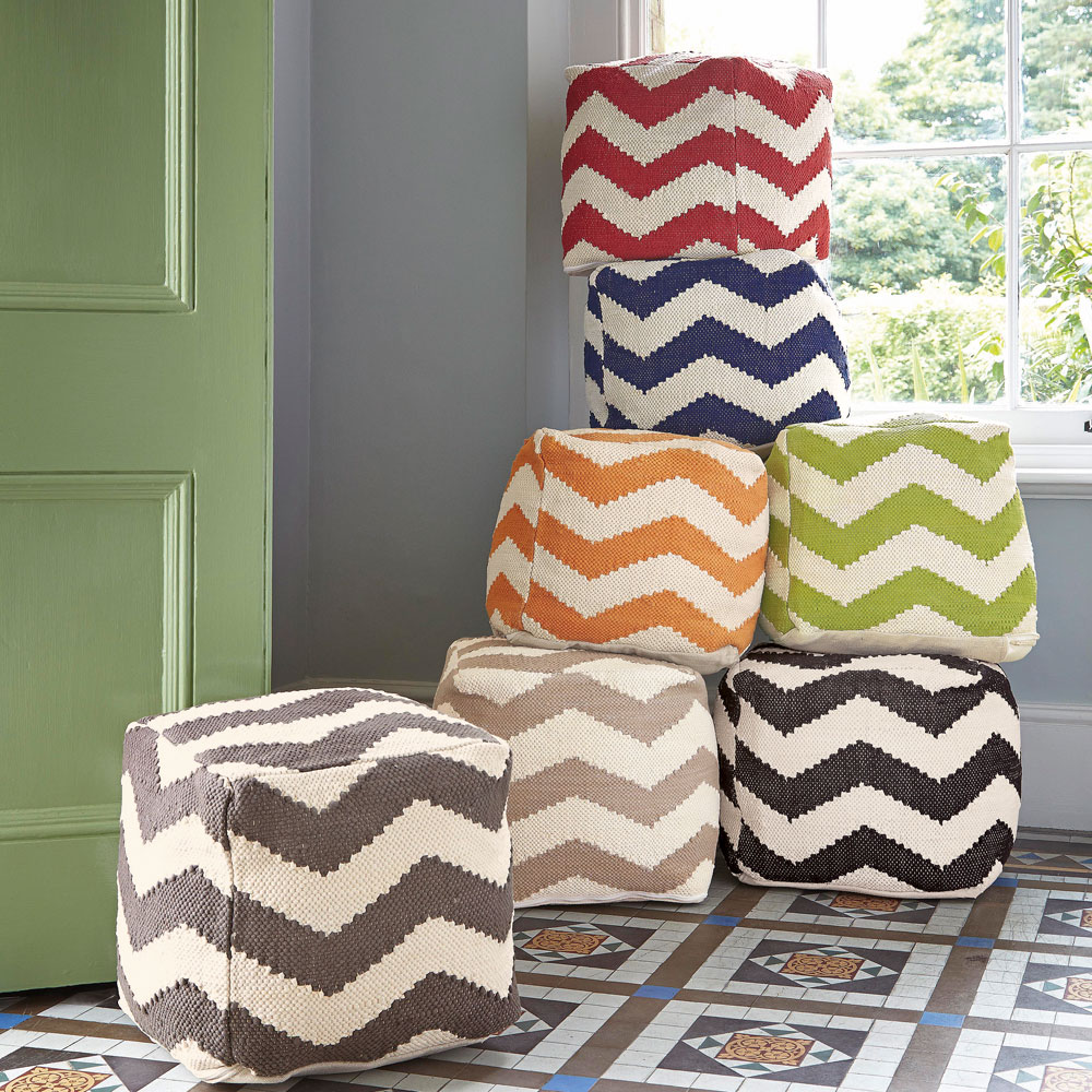 Home And Bedroom Accessories Feather & Black