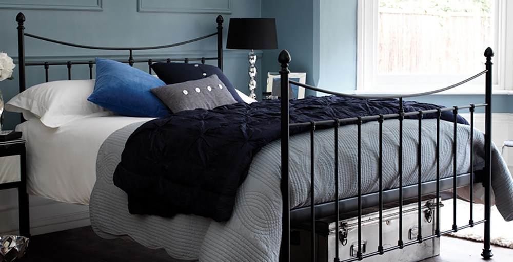 Highgrove Bed Feather & Black