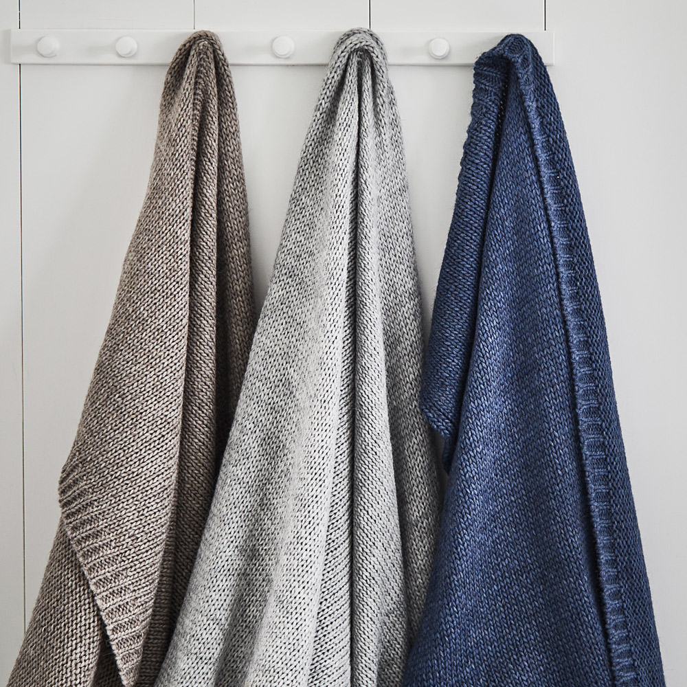 Luxury Bedspreads Throws Blankets Feather & Black