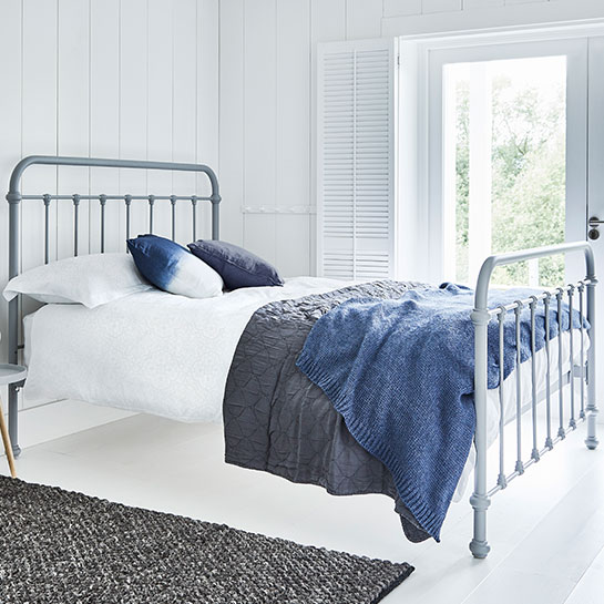 Adoring Oliver Beds Black Metal Bed Frame Feather & Black